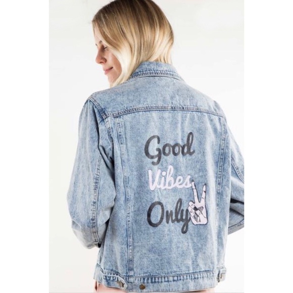 Honey Punch Good Vibes Only Jean Jacket Size M - Picture 10 of 12